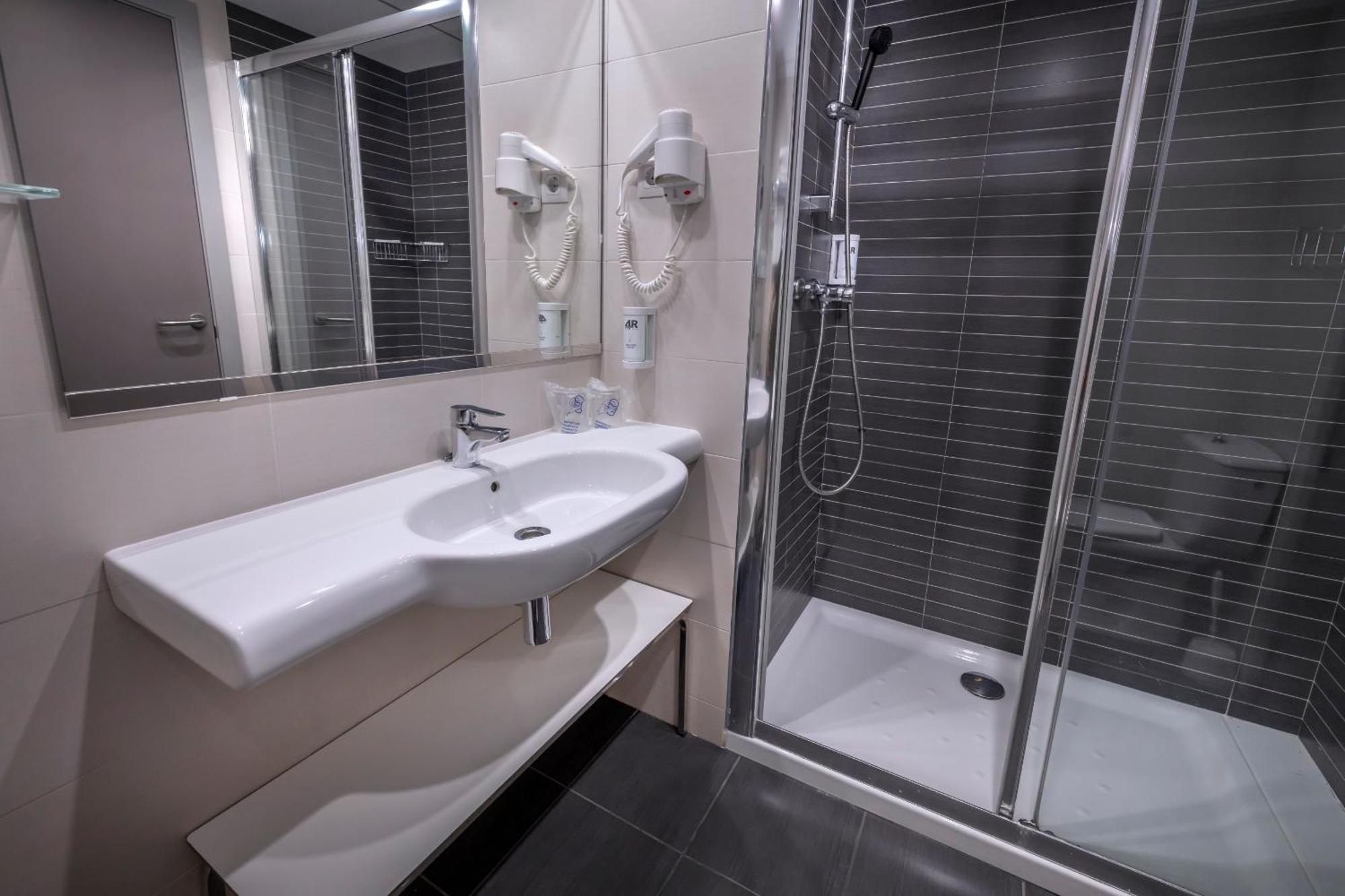 Triple Room with Sea View (2 Adults + 1 Child),1695320507:JPEG