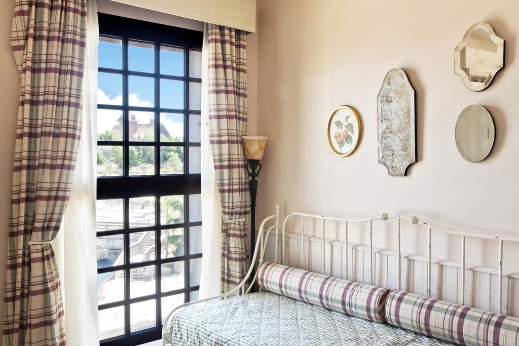Family Room Access to PortAventura Park 1 ticket to Ferrari Land